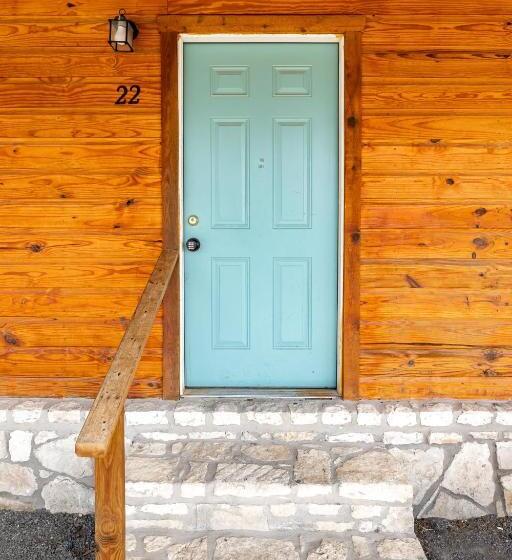 Номер Стандарт, The Historic Leakey Inn