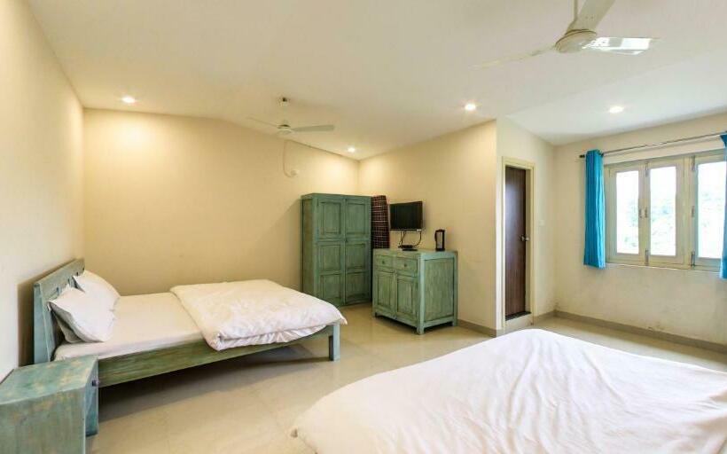 غرفة عائلية مطلّة علي الجبل, Shikhar Bunglow   A Stunning Valley View Bungalow In Mount Abu