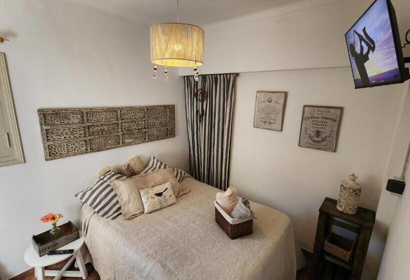 اتاق استاندارد با سرویس بهداشتی مشترک, El Nido Hostel