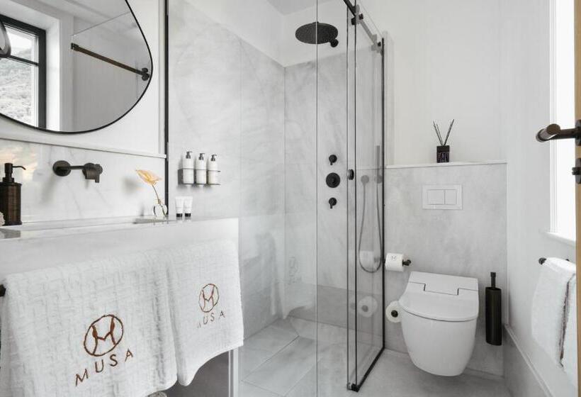 סוויטת ג'וניור נוף לאגם, Musa Lago Di Como