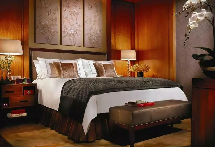 キングサイズベッドのスタンダードルーム, Four Seasons Hotel Hangzhou At West Lake
