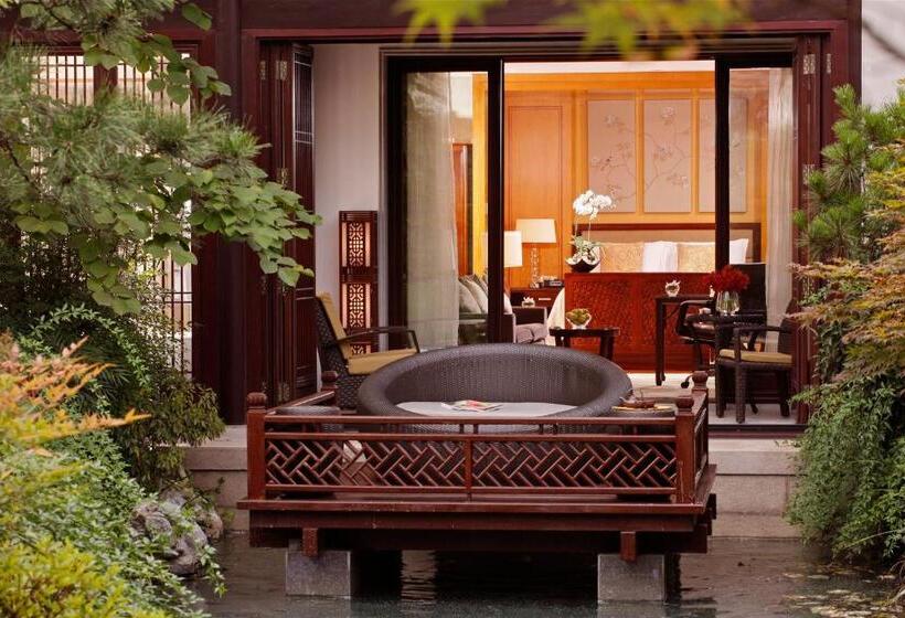 キングサイズベッドのスタンダードルーム, Four Seasons Hotel Hangzhou At West Lake