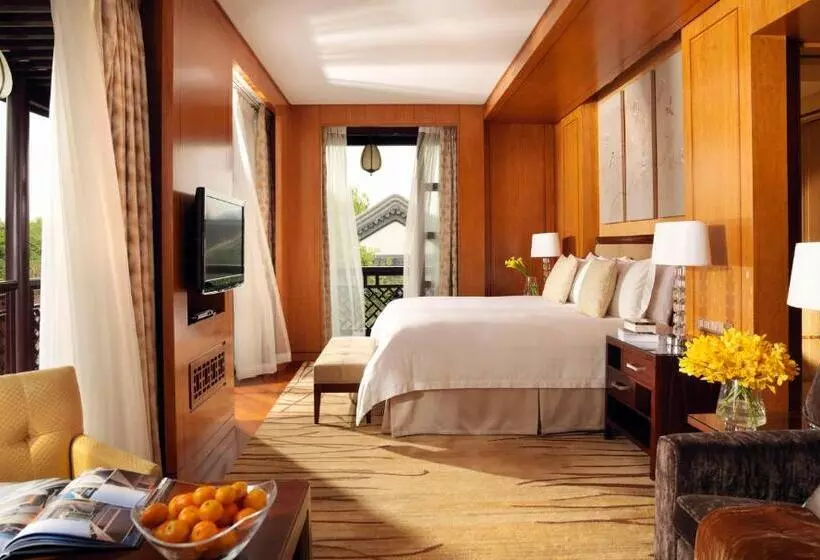 キングサイズベッドのスタンダードルーム, Four Seasons Hotel Hangzhou At West Lake