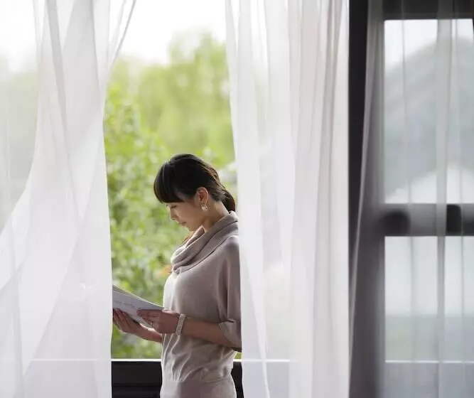 キングサイズベッドのスタンダードルーム, Four Seasons Hotel Hangzhou At West Lake