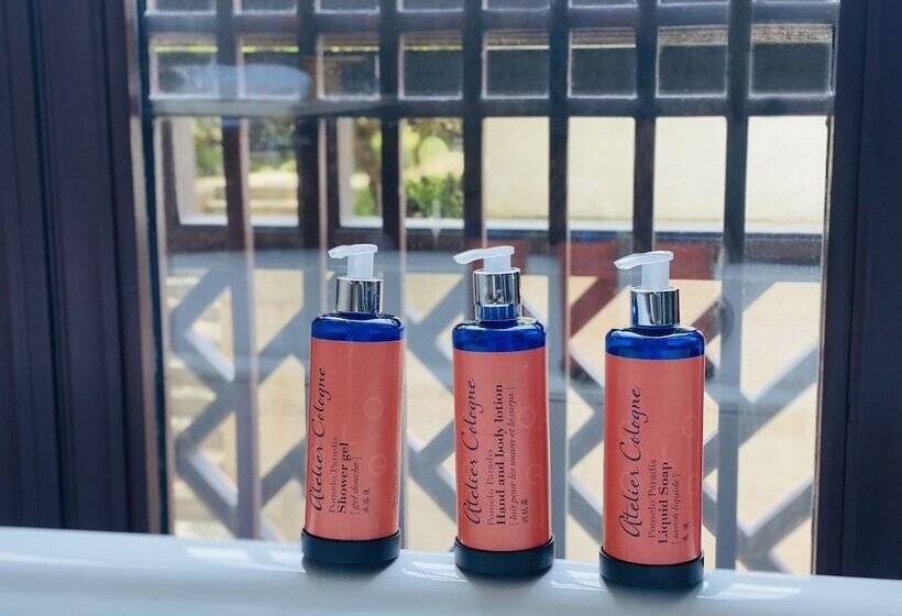 キングサイズベッドのスタンダードルーム, Four Seasons Hotel Hangzhou At West Lake