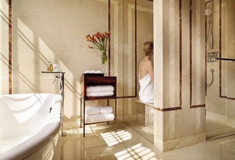 キングサイズベッドのスタンダードルーム, Four Seasons Hotel Hangzhou At West Lake