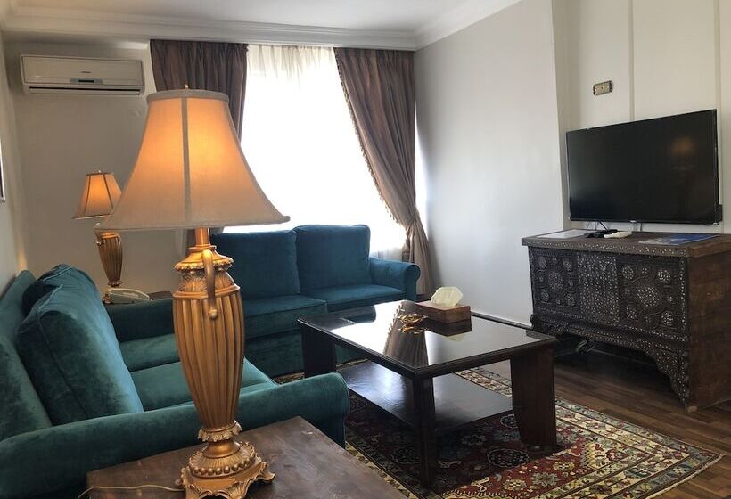 سوییت جونیور, Gondola Hotel & Suites