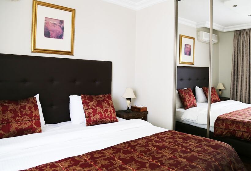 سوییت جونیور, Gondola Hotel & Suites