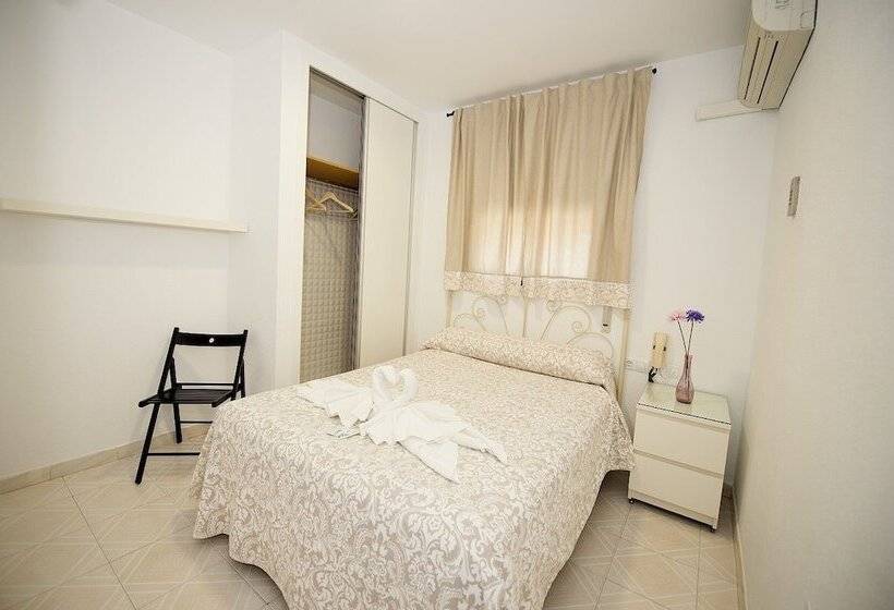 Habitació Triple Estàndard, Hostal Avenida