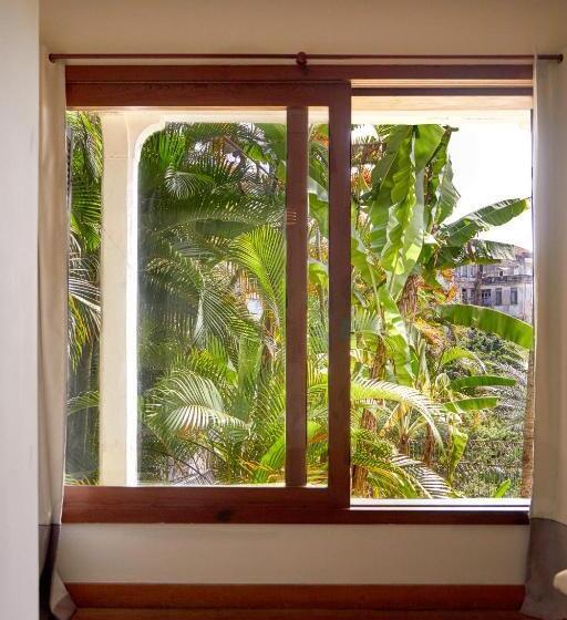 اتاق عادی, Mama Ruisa Boutique