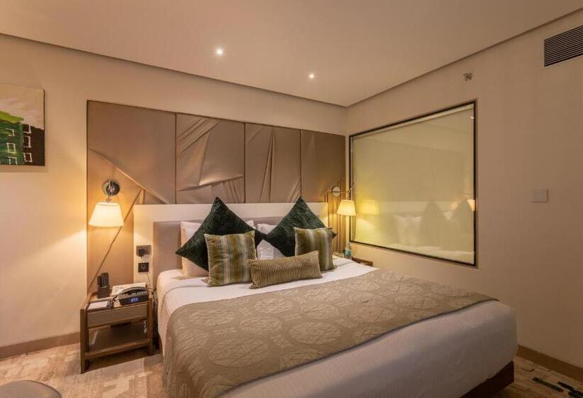 Люкс, Sayaji Indore