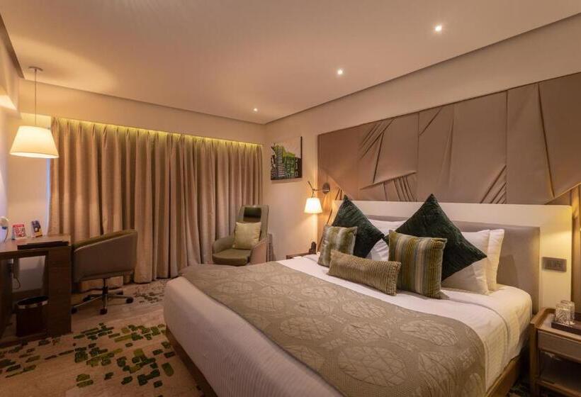 Люкс, Sayaji Indore