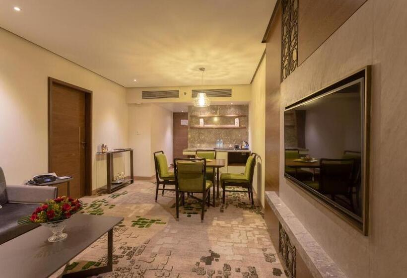 Люкс, Sayaji Indore