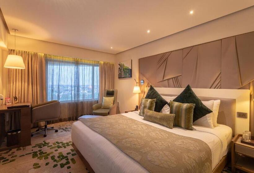 Люкс, Sayaji Indore