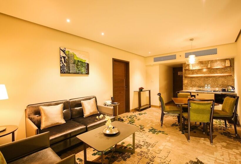 Люкс, Sayaji Indore