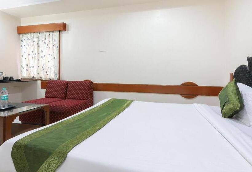 Номер Стандарт, Treebo Omni Palace