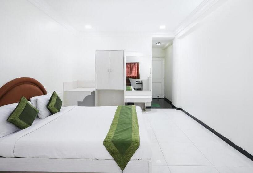 Номер Deluxe, Treebo Omni Palace