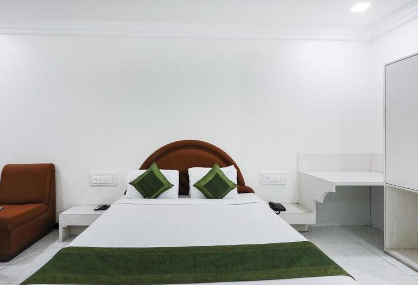 Номер Deluxe, Treebo Omni Palace