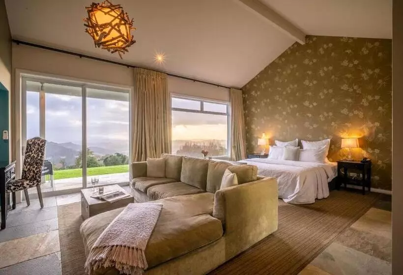 Deluxe Suite King Bed, Woodhouse Mountain Lodge