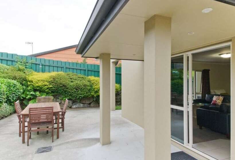 디럭스 스튜디오, Asure Avenue Motor Lodge