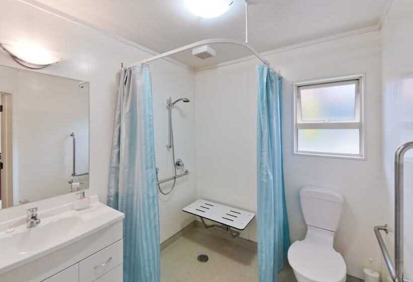 이그제큐티브 스튜디오, Asure Avenue Motor Lodge