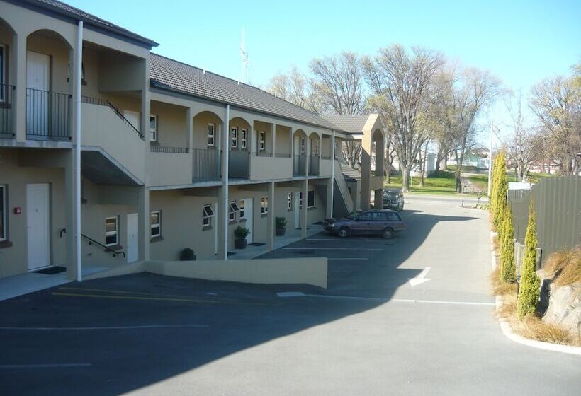 이그제큐티브 스튜디오, Asure Avenue Motor Lodge