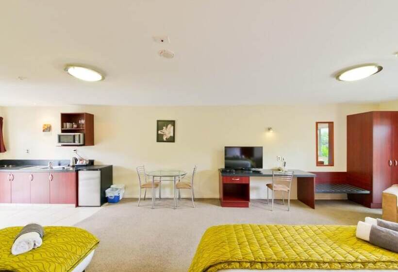 이그제큐티브 스튜디오, Asure Avenue Motor Lodge