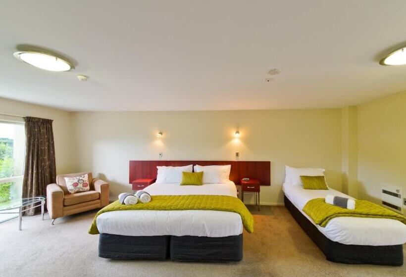 이그제큐티브 스튜디오, Asure Avenue Motor Lodge