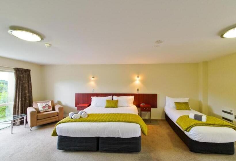 이그제큐티브 스튜디오, Asure Avenue Motor Lodge