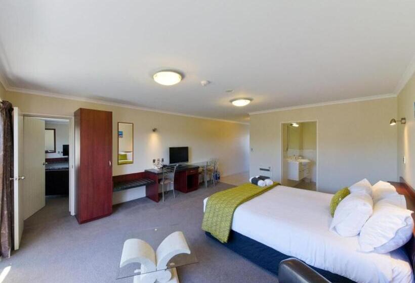 스탠다드 스튜디오, Asure Avenue Motor Lodge