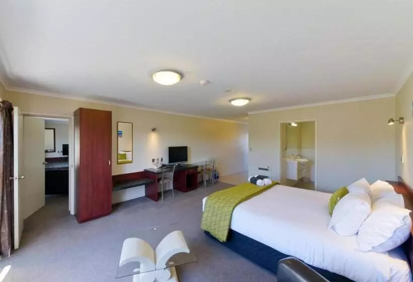 استودیوی استاندارد, Asure Avenue Motor Lodge