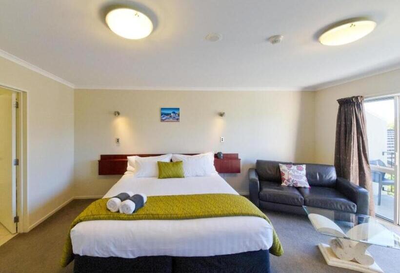 스탠다드 스튜디오, Asure Avenue Motor Lodge