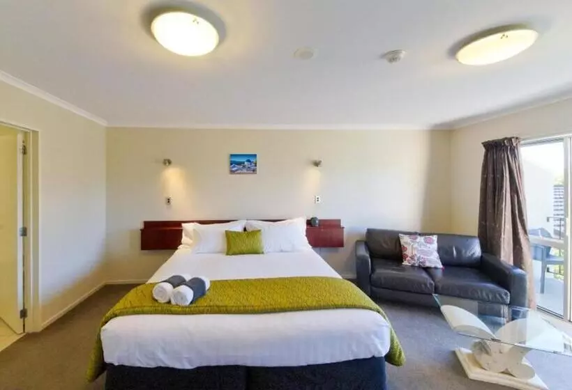 استودیوی استاندارد, Asure Avenue Motor Lodge