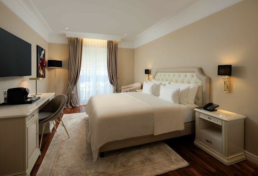 جناح جونيور مطل علي البحيرة, Radisson Collection Morina Hotel, Tirana