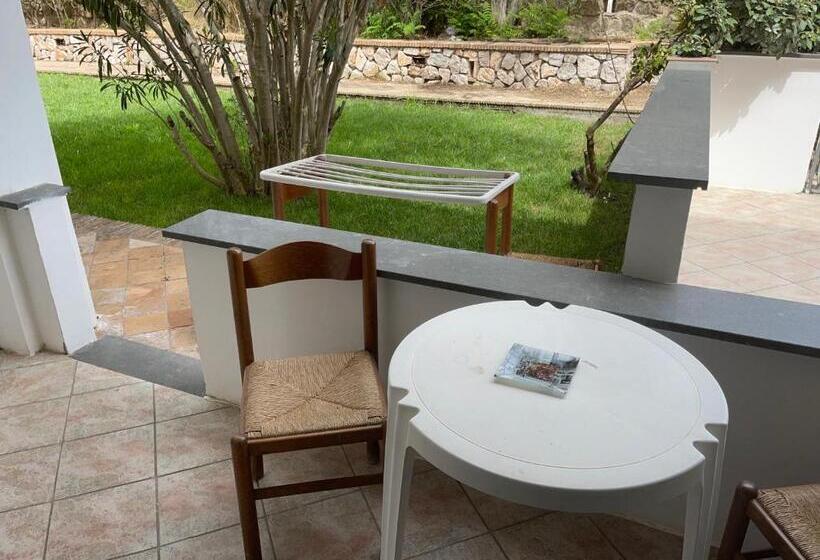 غرفة قياسية فردية, Lo Smeraldo