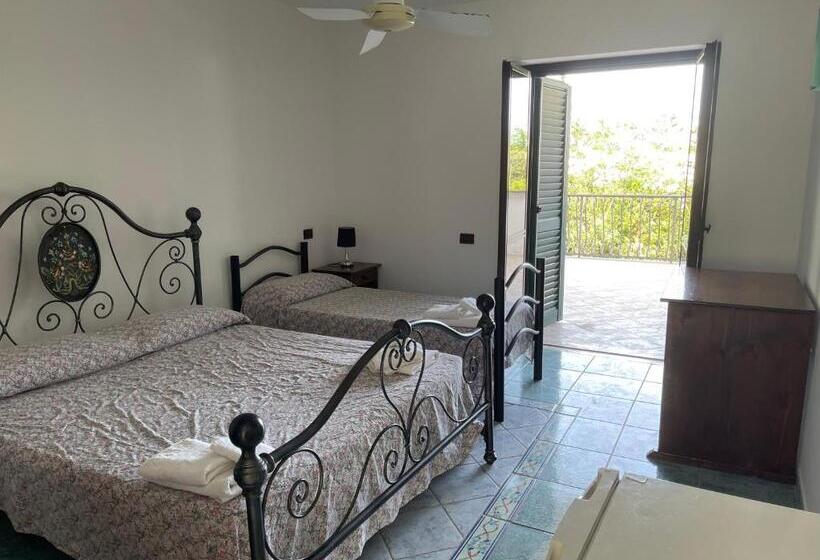 غرفة كلاسيكية ثلاثية, Lo Smeraldo