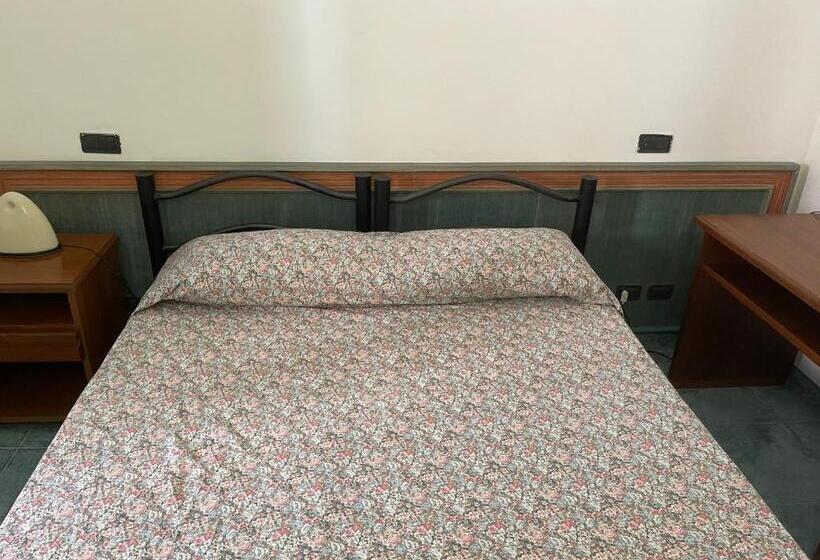 غرفة إقتصادية فردية, Lo Smeraldo