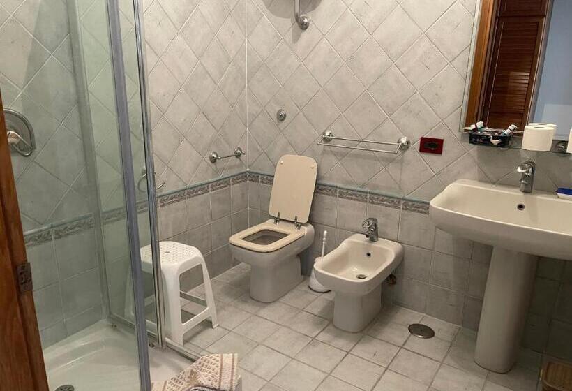 غرفة إقتصادية, Lo Smeraldo