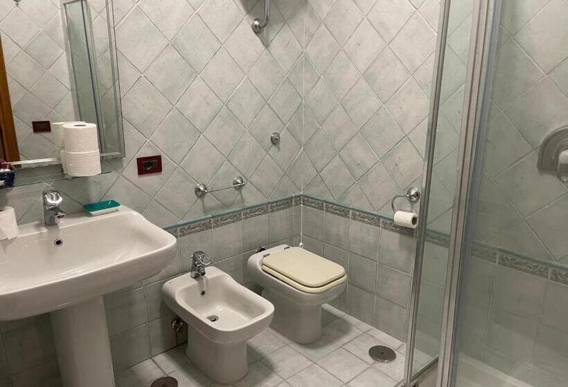 غرفة إقتصادية ثلاثية, Lo Smeraldo