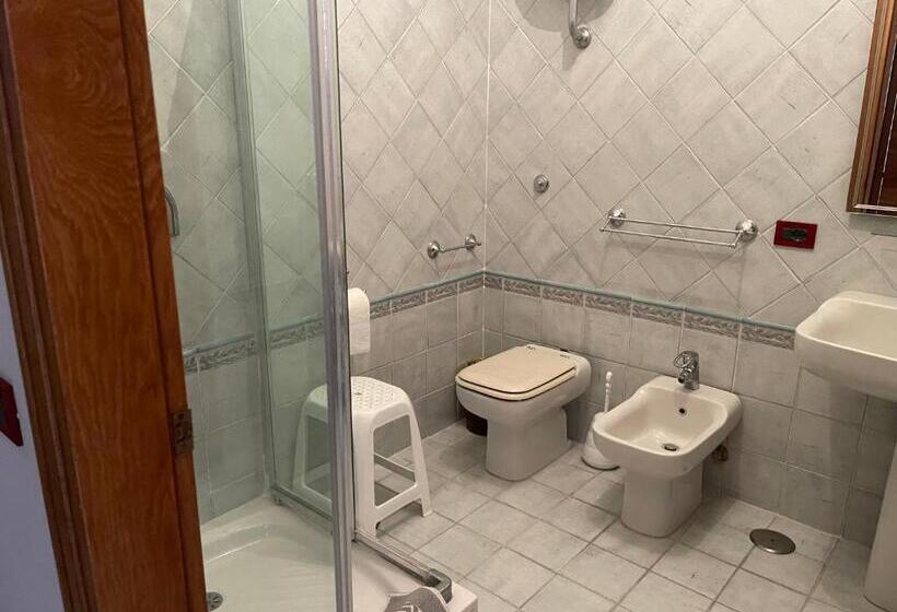 غرفة إقتصادية رباعية, Lo Smeraldo