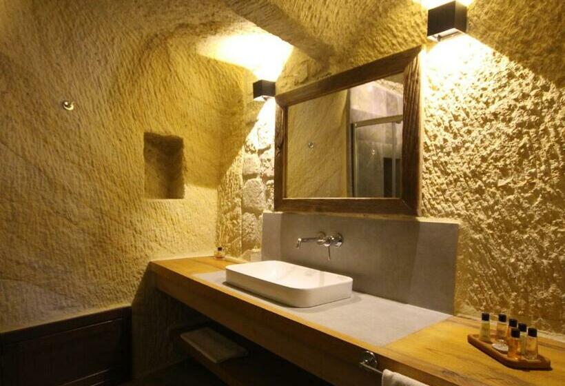 غرفة قياسية, 1811 Cave