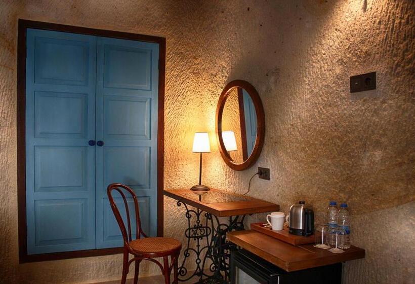 غرفة قياسية, 1811 Cave