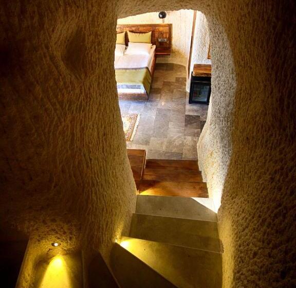 جناح دوبلكس, 1811 Cave