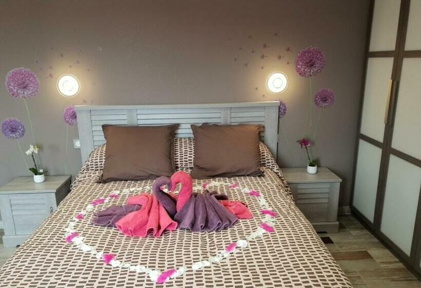 스위트 킹사이즈 침대, Histoire D ô   Les Piscines   Chambres D Hôtes