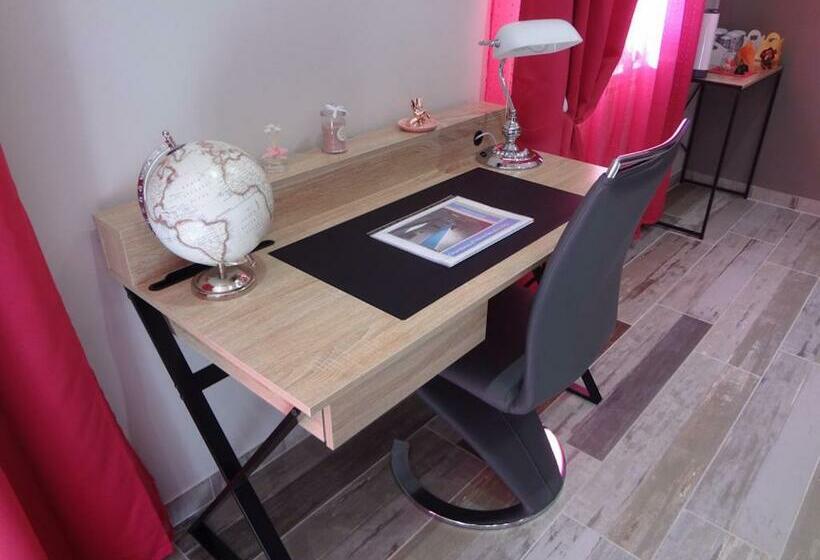 스위트 킹사이즈 침대, Histoire D ô   Les Piscines   Chambres D Hôtes