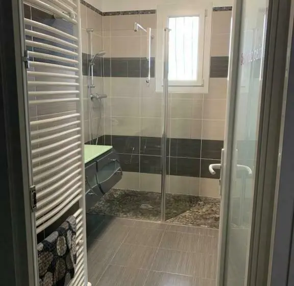 ファミリールーム, Histoire D ô   Les Piscines   Chambres D Hôtes