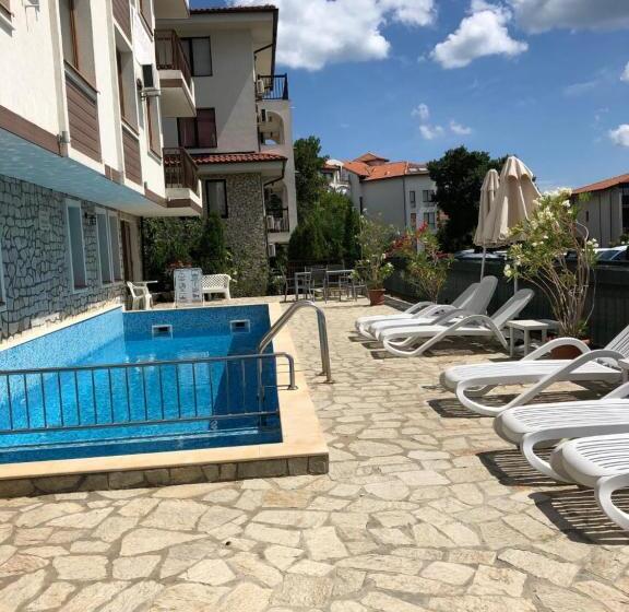 غرفة قياسية مزوَّدة بشُرفة, Fregata Complex Marina