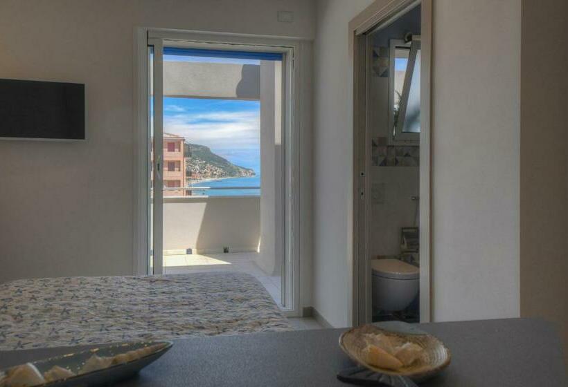 غرفة قياسية مطلّة علي البحر, Vela D’oro