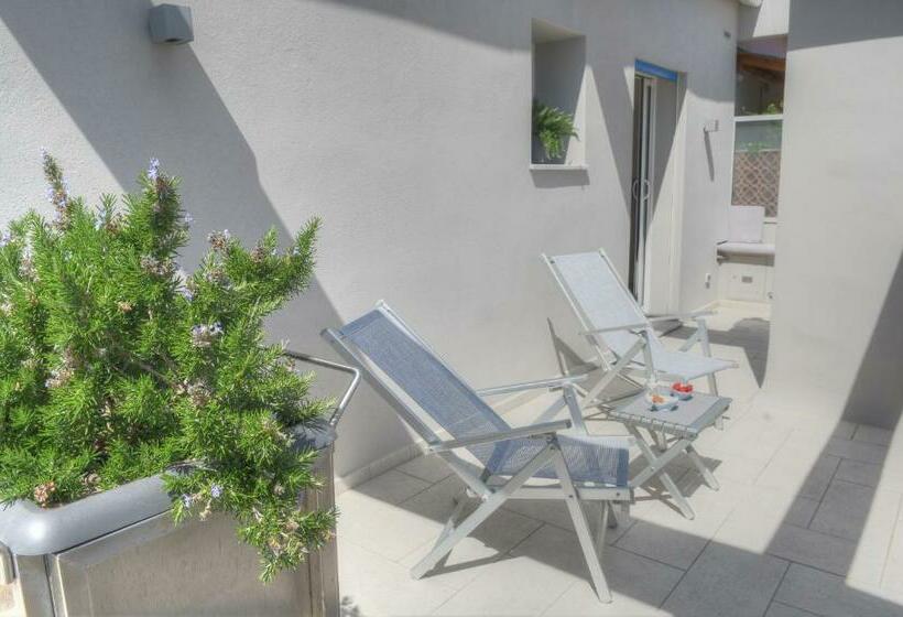 غرفة قياسية مطلّة علي البحر, Vela D’oro