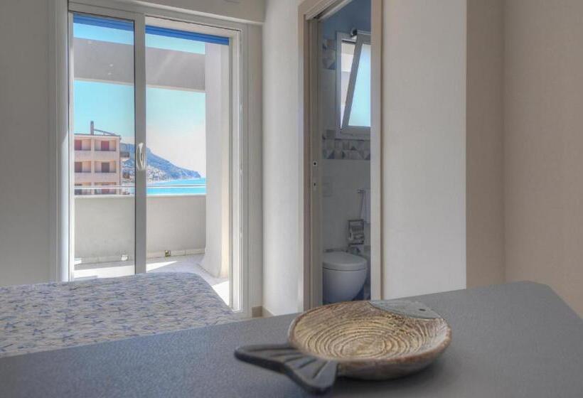 غرفة قياسية مطلّة علي البحر, Vela D’oro